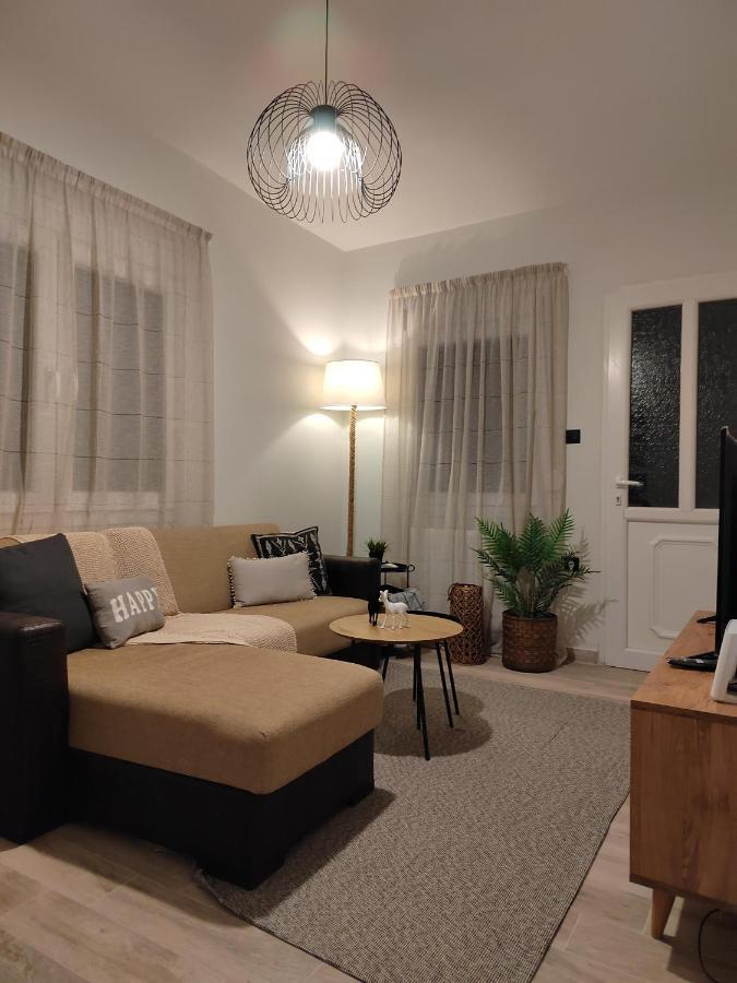 볼로스 Cosy House With Garden 아파트 외부 사진